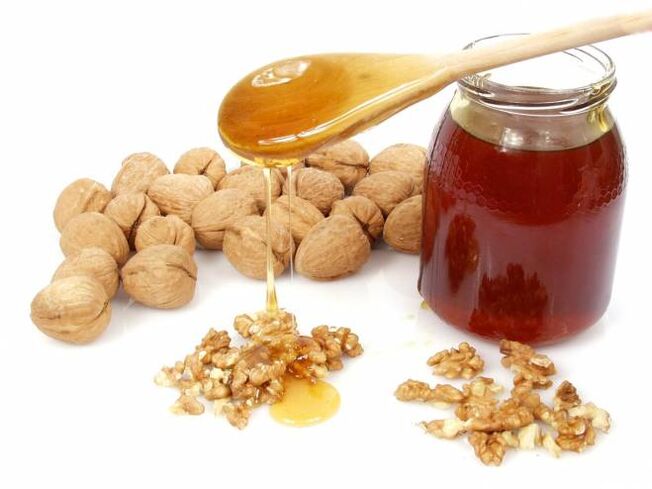 Le miel aux noix est un remède populaire qui augmente la puissance chez les hommes. 