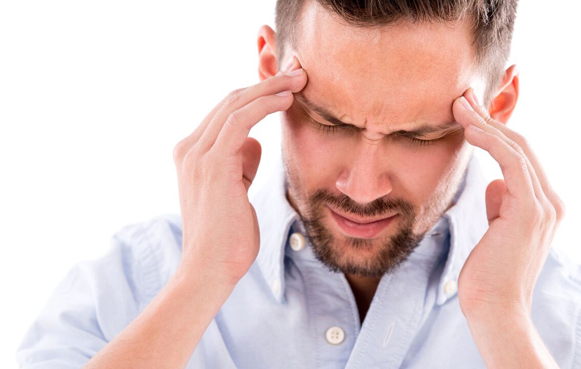 Les maux de tête sont un effet secondaire des médicaments pathogènes. 